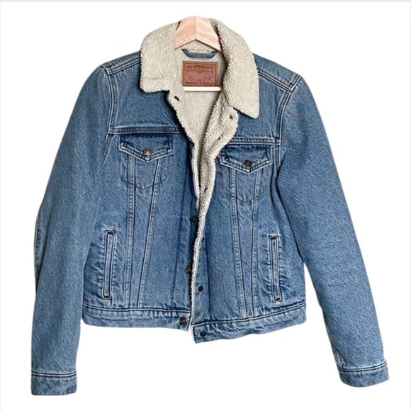 Levi's Jackets & Blazers - Levi's Original Sherpa Trucker jean jacket size medium